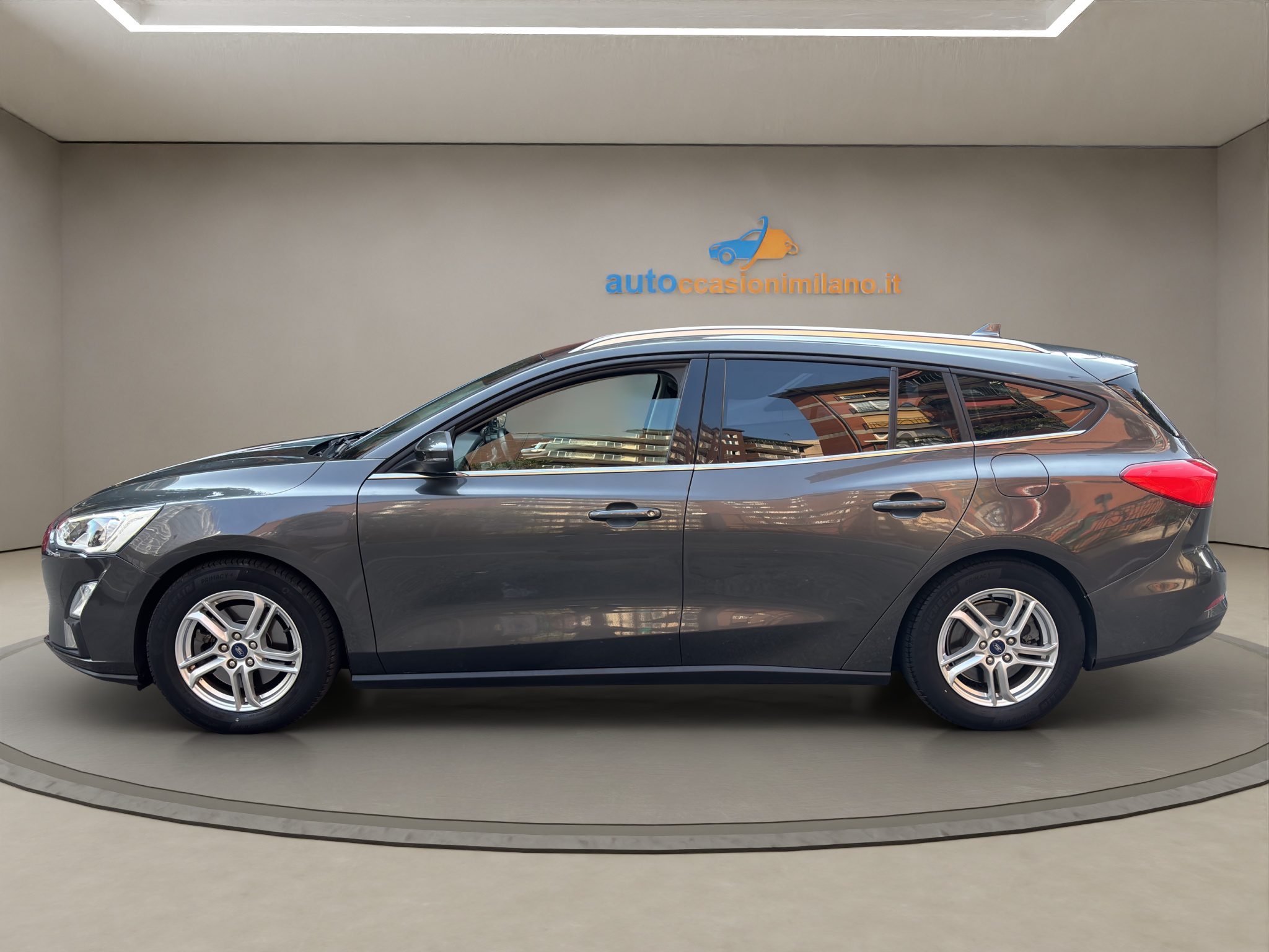 FORDFOCUSSWBENZ_07_converted